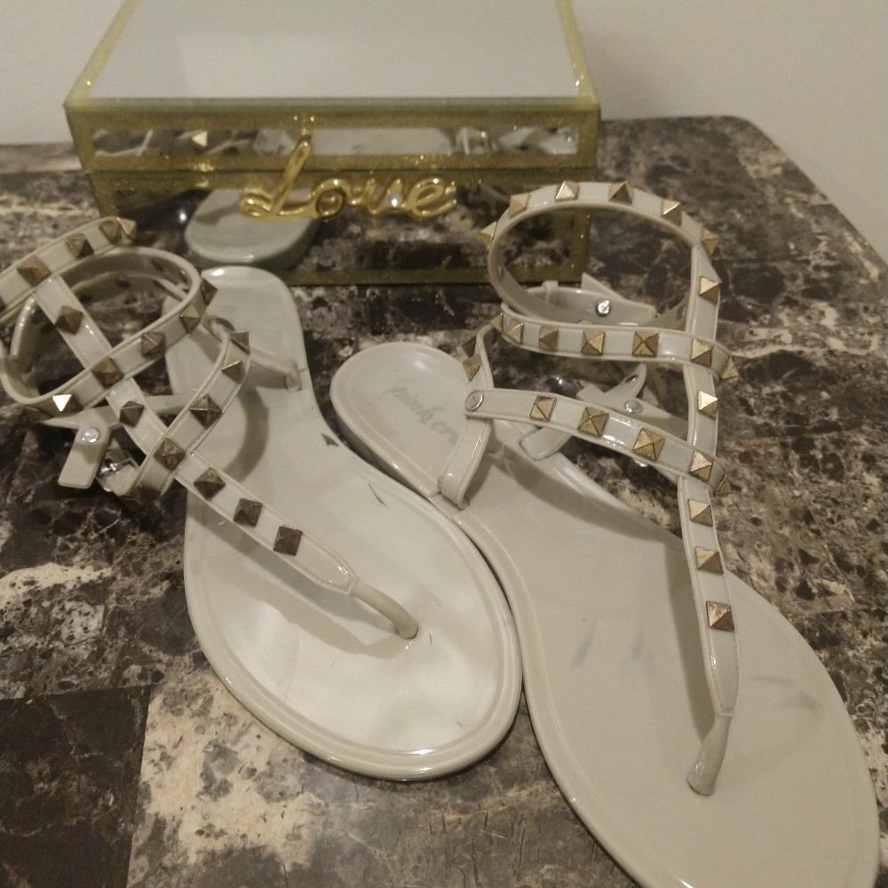 PINK CRUSH GOLD STUDDED JELLY SANDLE